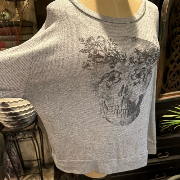 Revolve Daydreamer floral skull transfer print pull over top - Picture 4 of 15